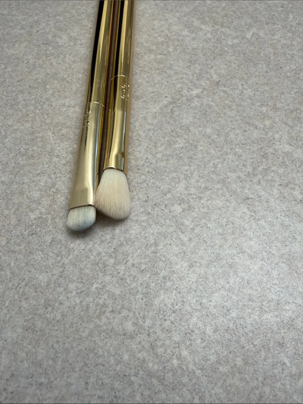tarte Gold Eye Shadow Brush Duo with White Bristles